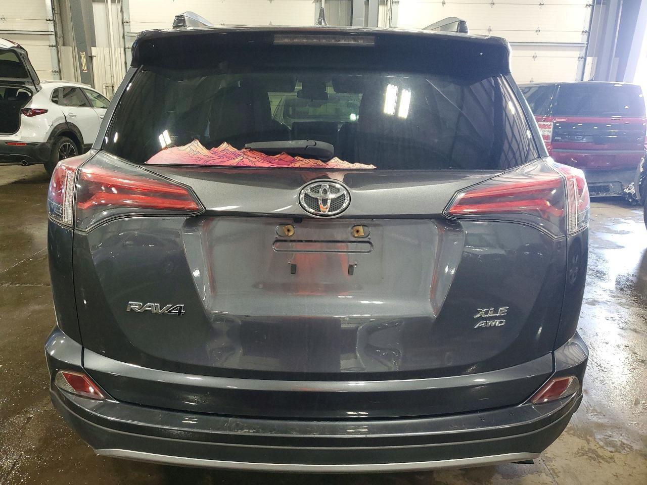 2018 Toyota Rav4 Xle - Image 6