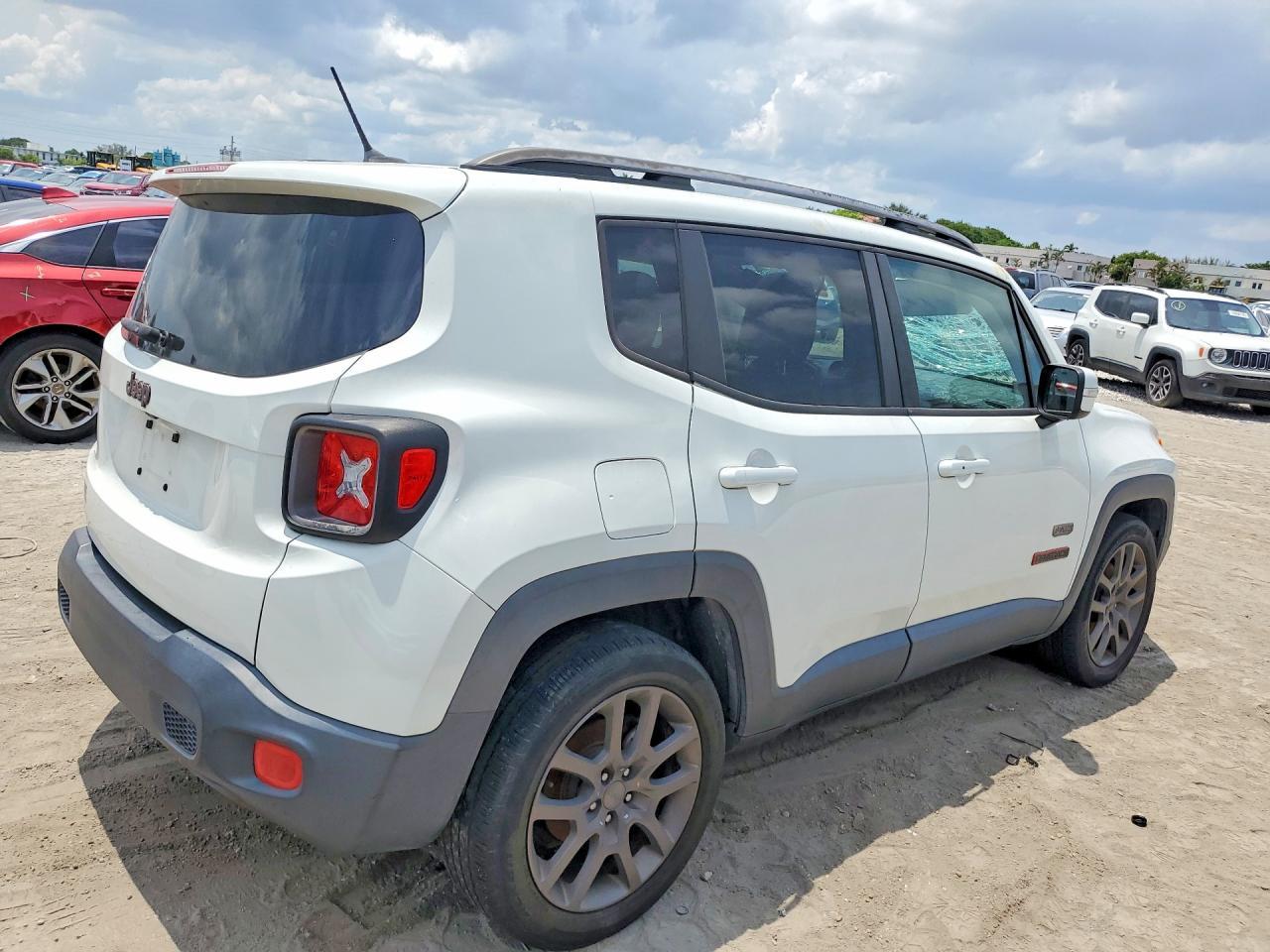 2016 Jeep Renegade Latitude - Фото 3