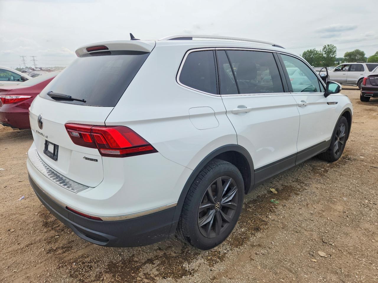 2022 Volkswagen Tiguan Se - Фото 3