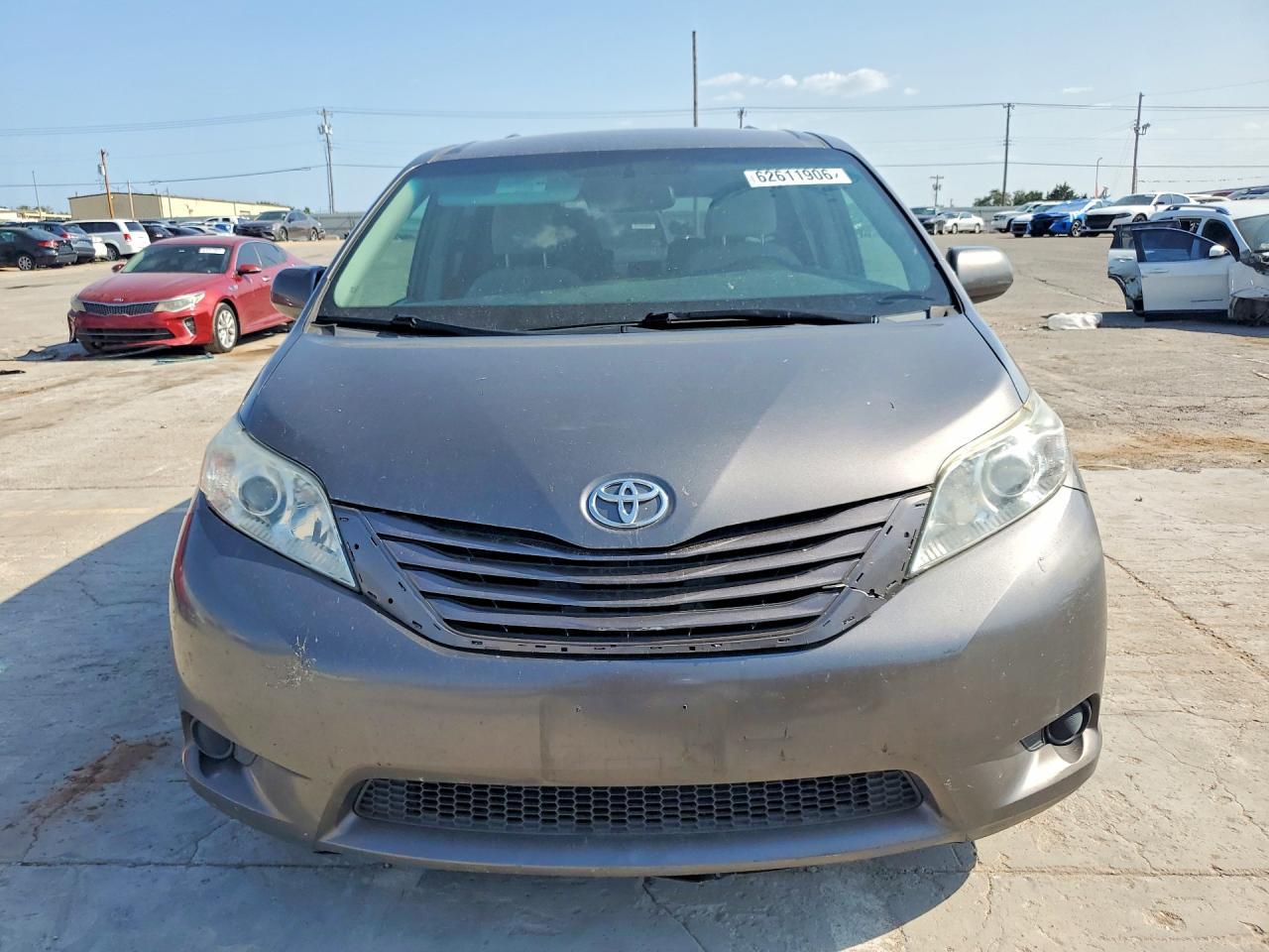 2017 Toyota Sienna Le - Фото 5