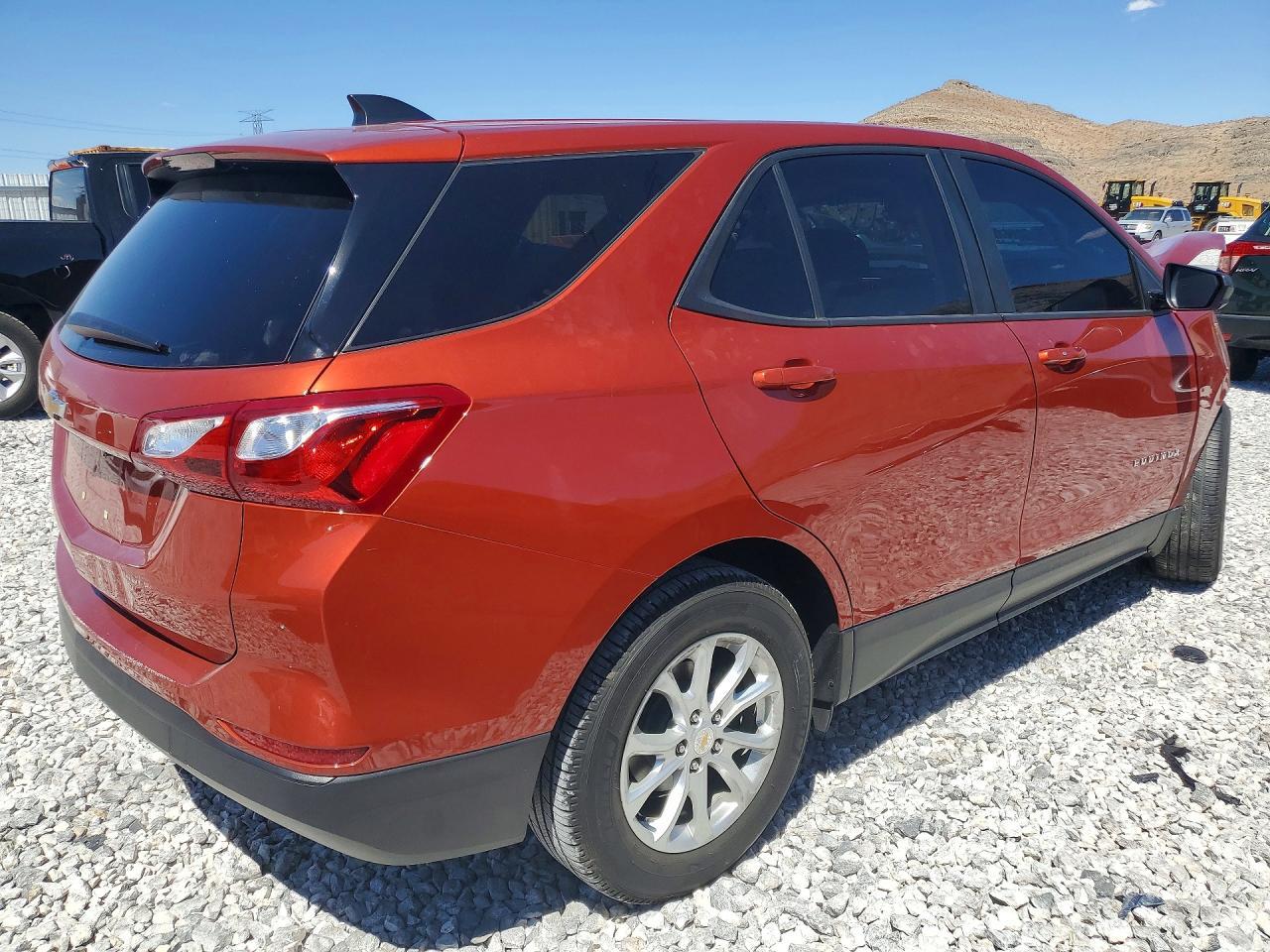 2020 Chevrolet Equinox Ls - Фото 3