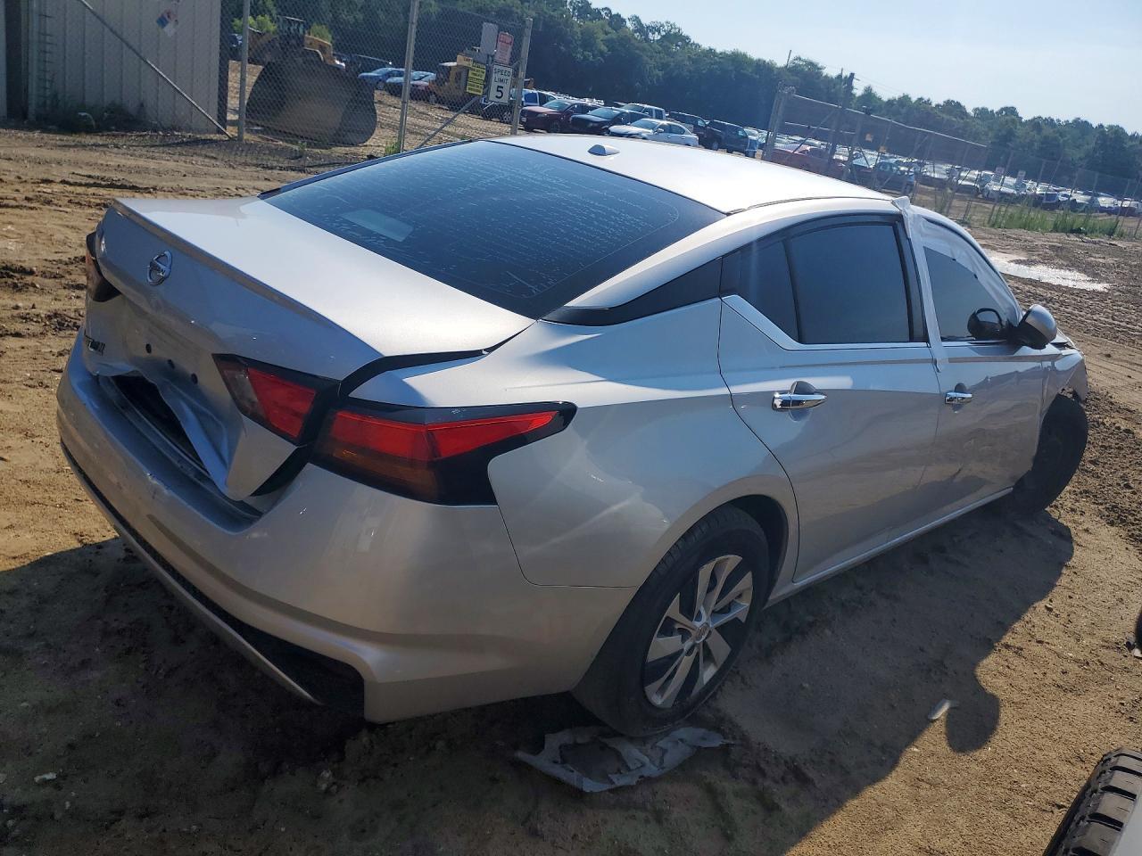 2019 Nissan Altima S - Image 3