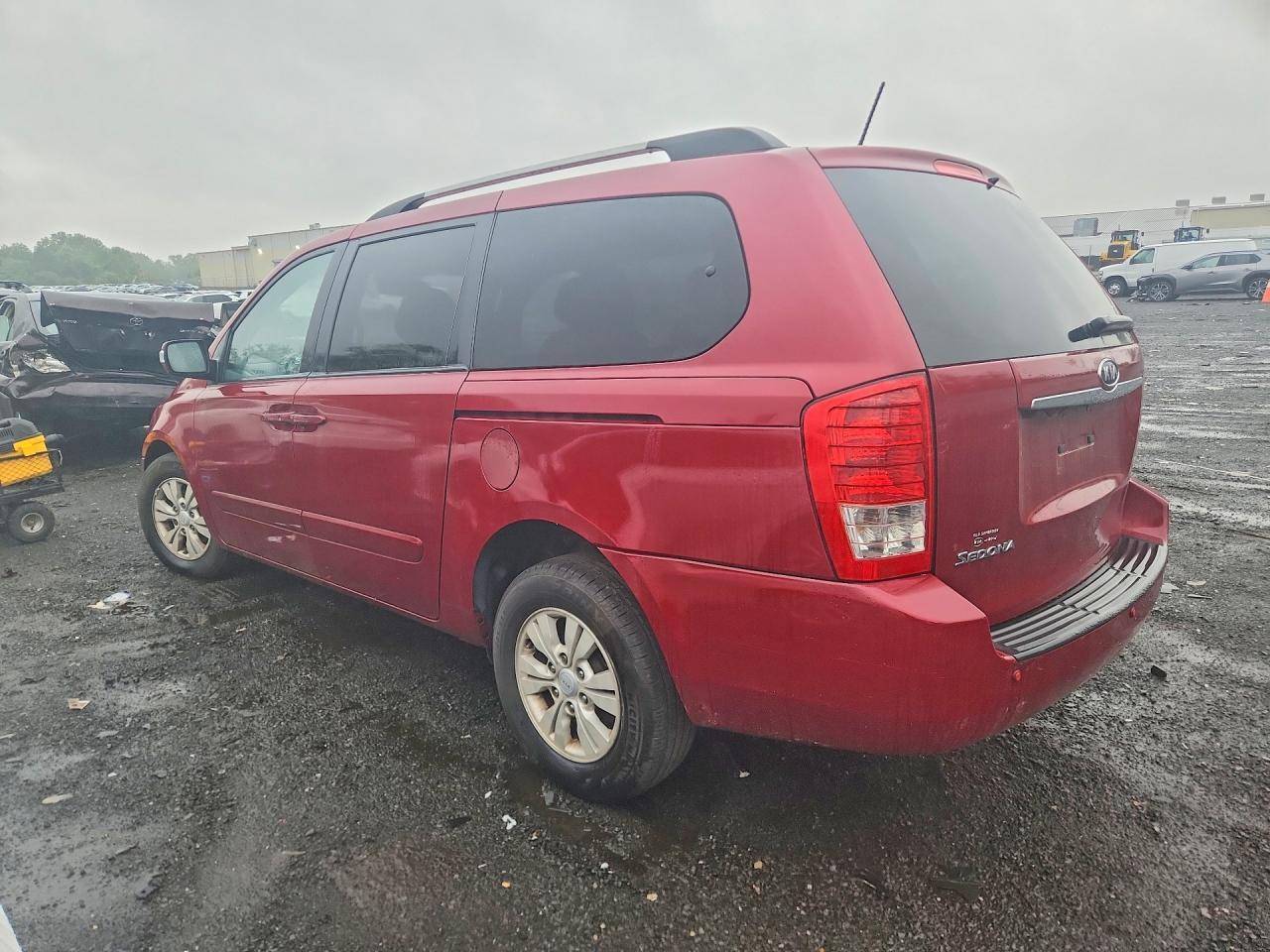2012 Kia Sedona Lx - Фото 2