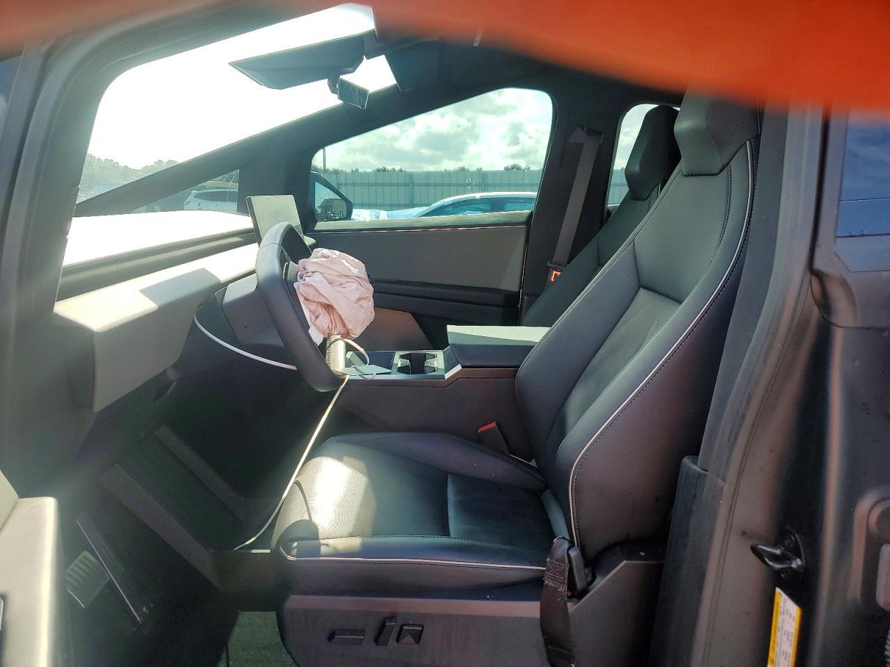2025 Tesla Cybertruck - Image 7