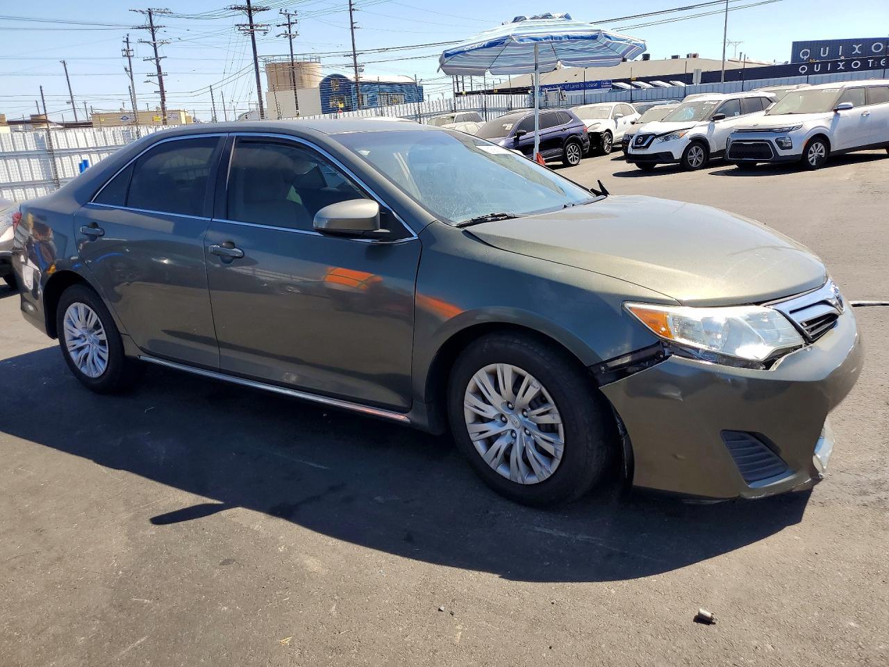 2014 Toyota Camry Le - Фото 4