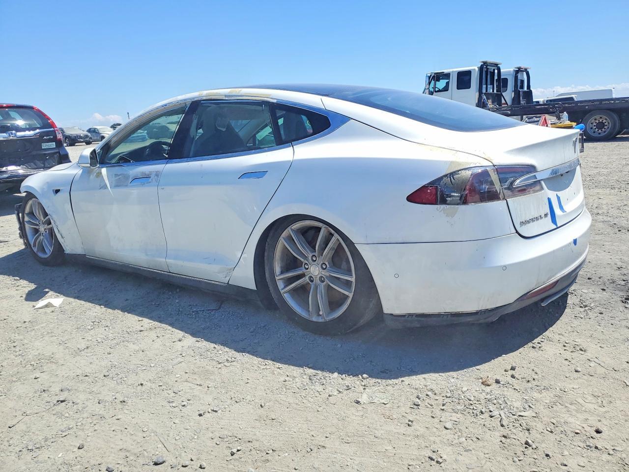 2014 Tesla Model S - Image 2