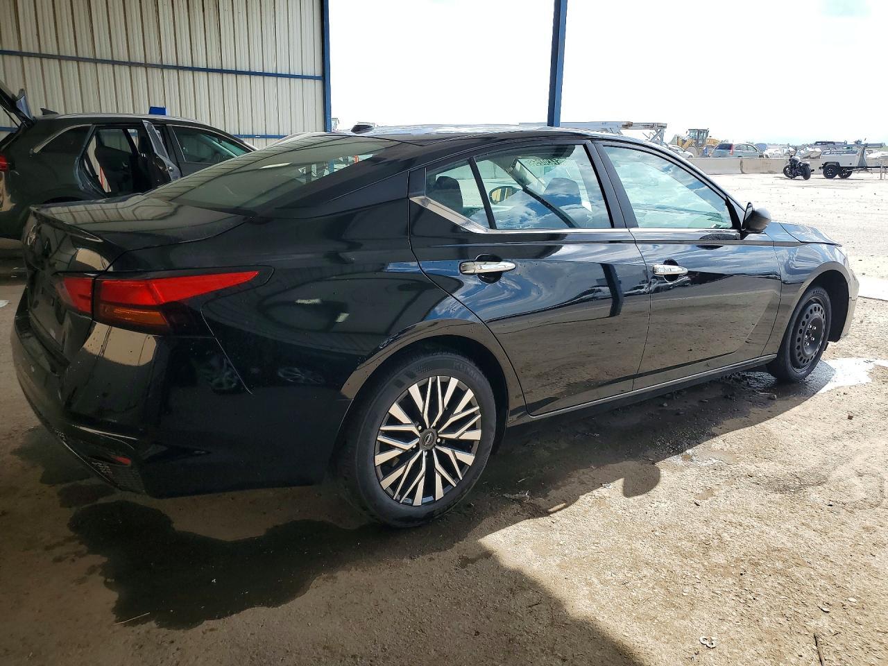 2025 Nissan Altima Sv - Image 3