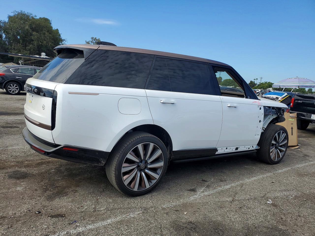 2023 Land Rover Range Rover First Edition - Image 3