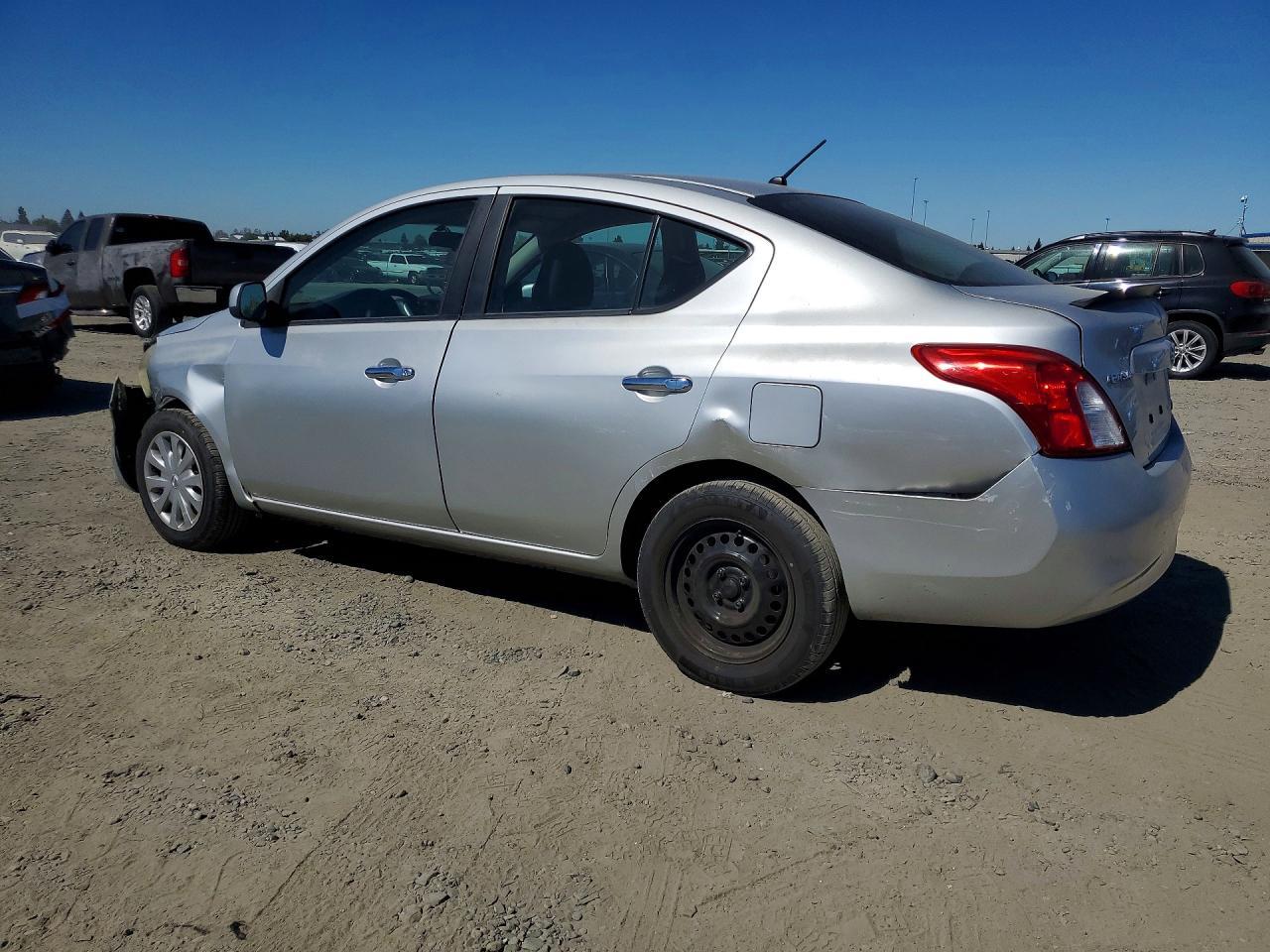 2012 Nissan Versa 1.6 S - Фото 2