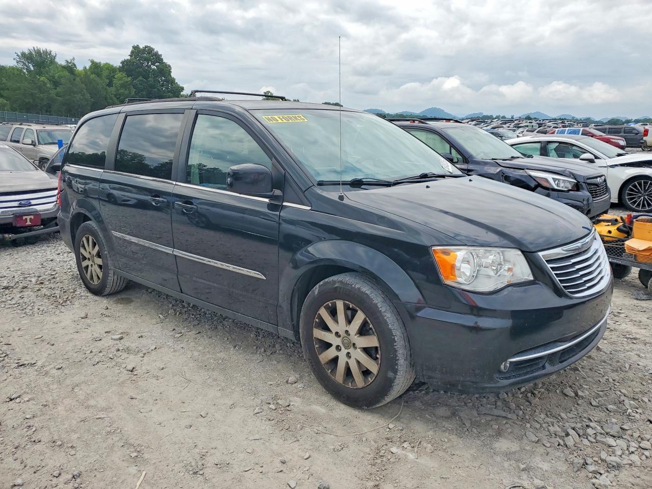 2015 Chrysler Town & Country Touring - Image 4