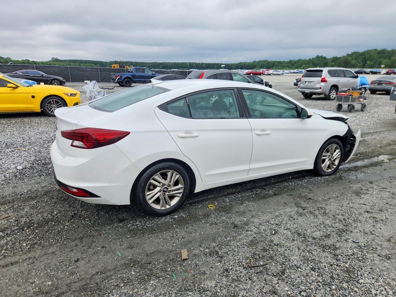 2020 Hyundai Elantra Sel - Фото 3