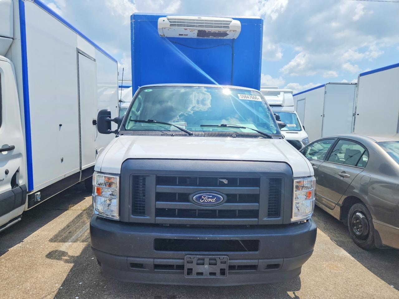 2023 Ford E350 Refrigerated Truck Refrigerated Box Truck - Image 5