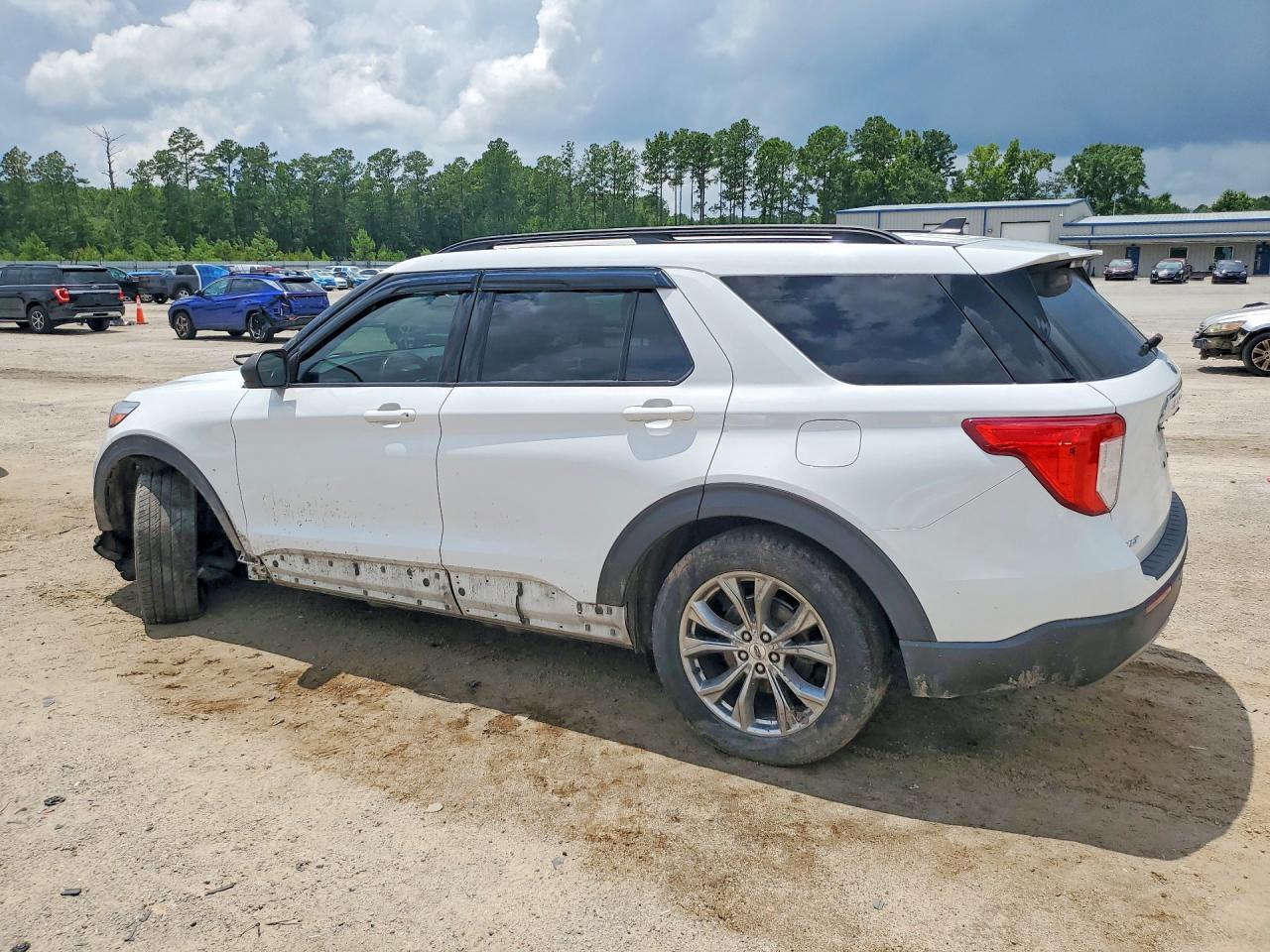 2022 Ford Explorer Xlt - Фото 2