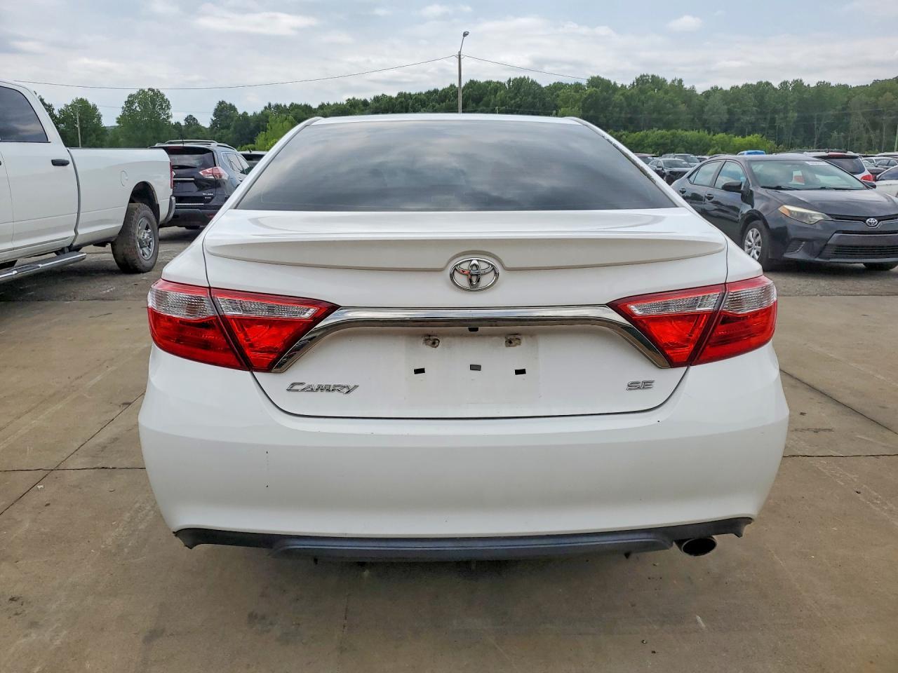 2016 Toyota Camry Se - Фото 6