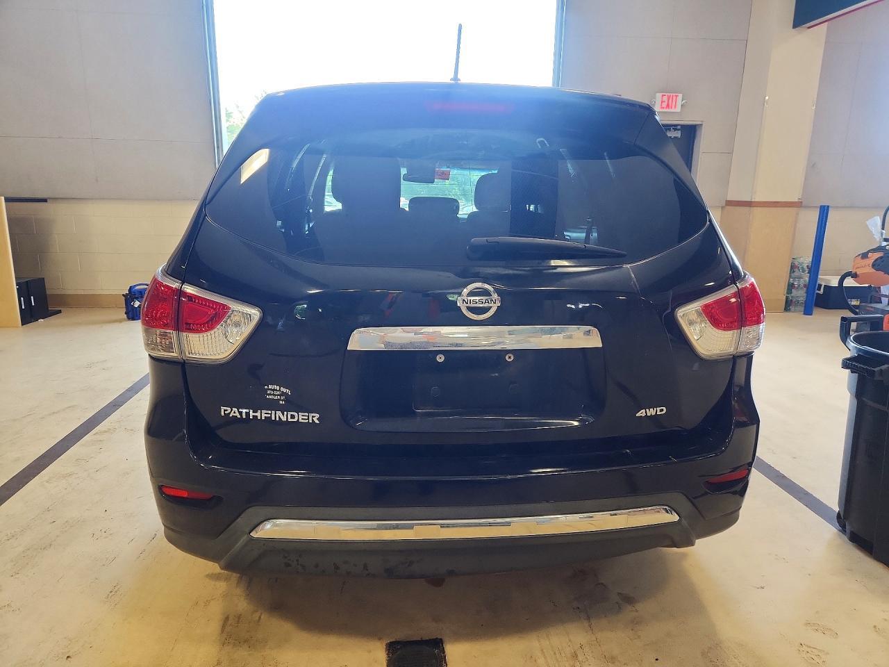 2014 Nissan Pathfinder S - Image 6