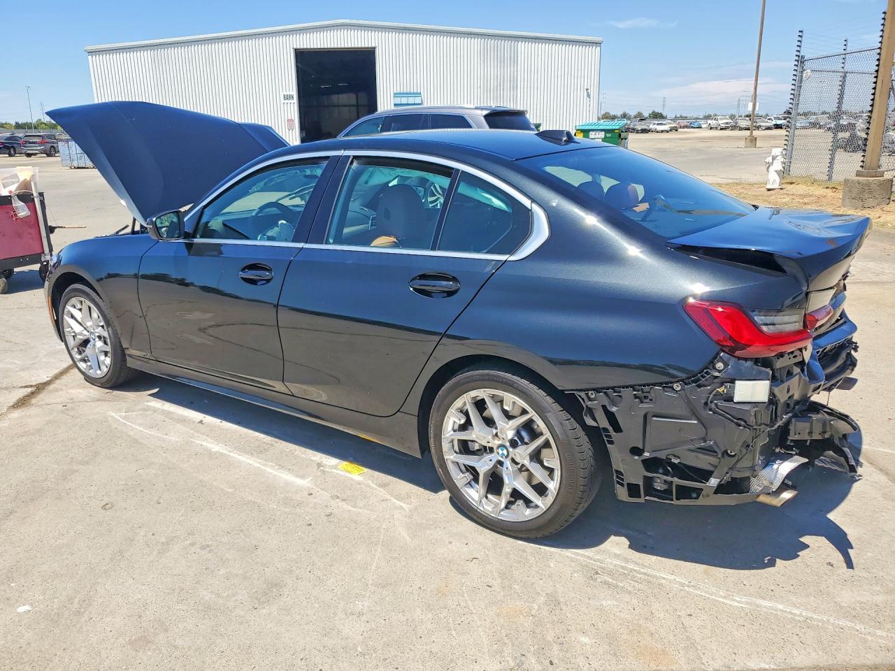 2026 BMW 330I - Фото 2