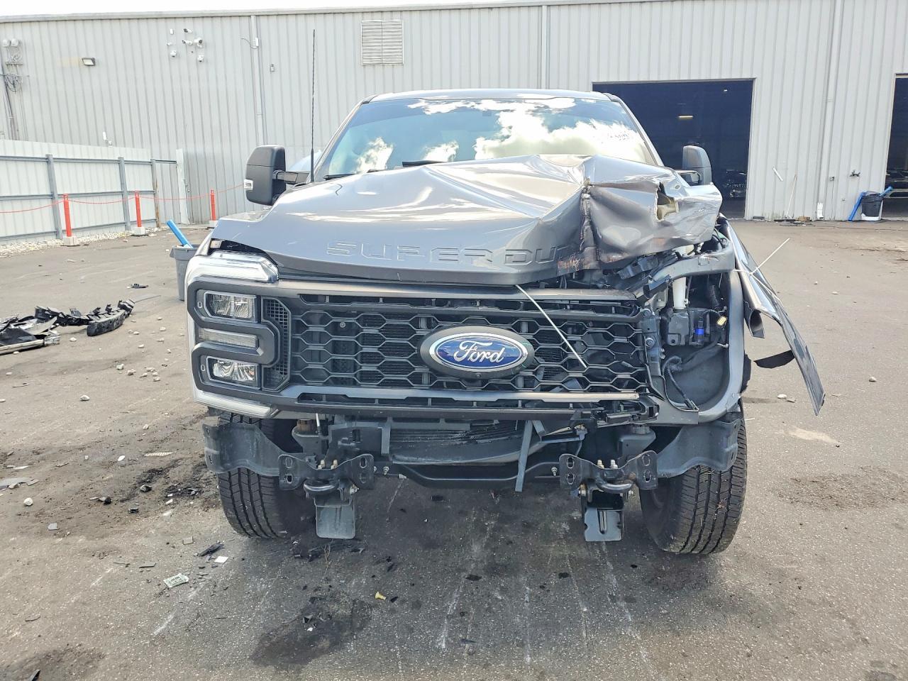 2023 Ford F350 Super Duty - Фото 5