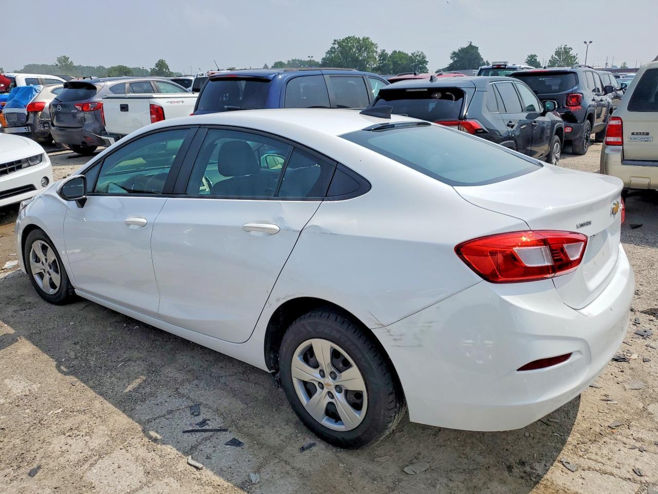 2018 Chevrolet Cruze Ls - Фото 2
