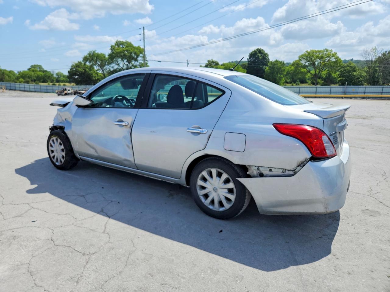 2018 Nissan Versa Sv - Image 2