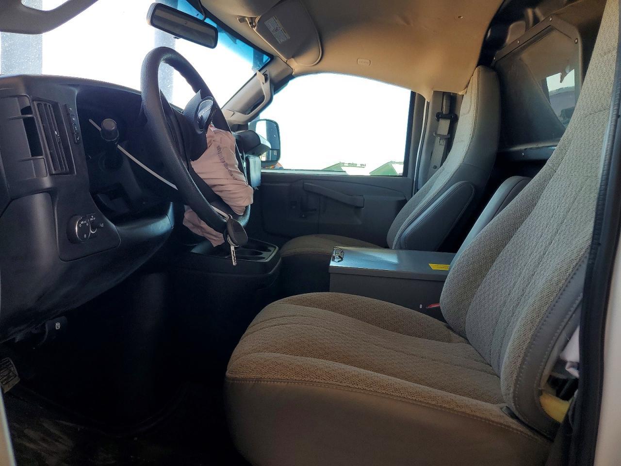 2024 GMC Savana G2500 - Фото 7