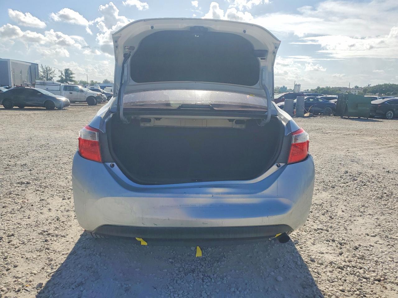 2014 Toyota Corolla Le - Фото 6