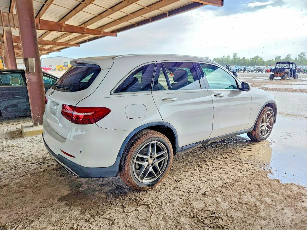 2017 Mercedes-Benz Glc 300 - Image 3