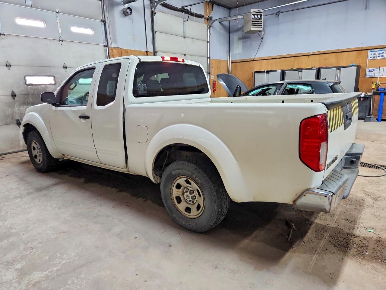2015 Nissan Frontier S - Фото 2