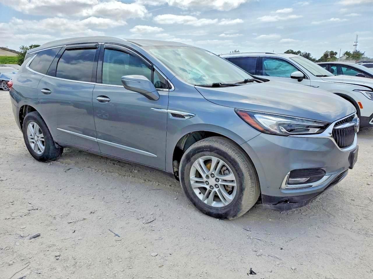2018 Buick Enclave Essence - Image 4