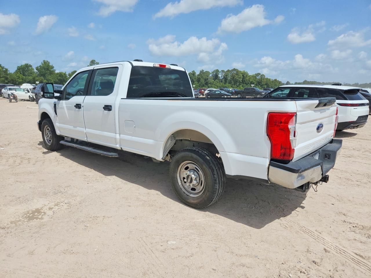 2022 Ford F250 Super Duty - Image 2