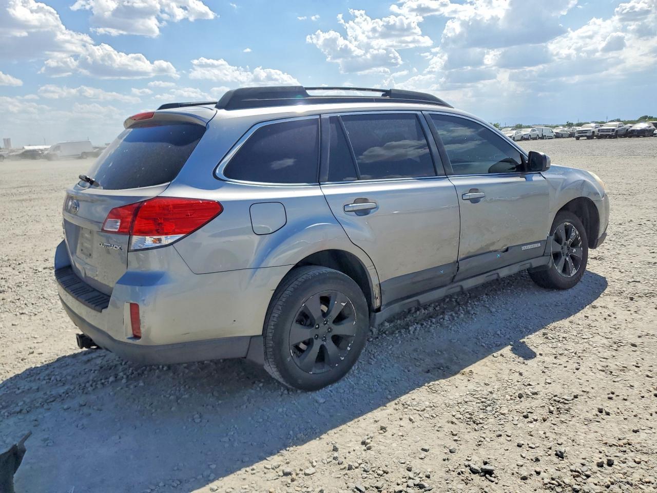 2010 Subaru Outback 2.5I Limited - Фото 3