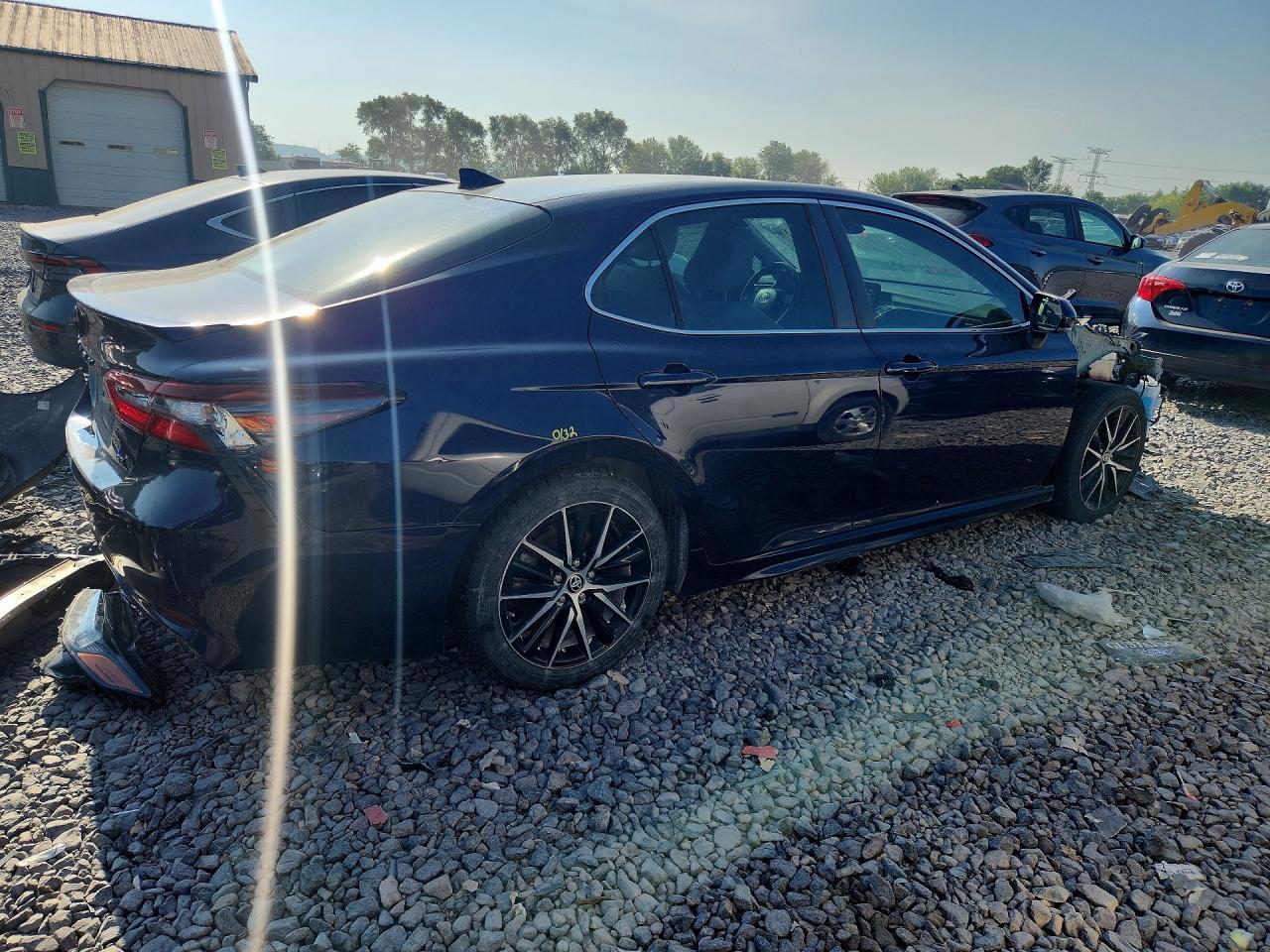2022 Toyota Camry Se - Фото 3