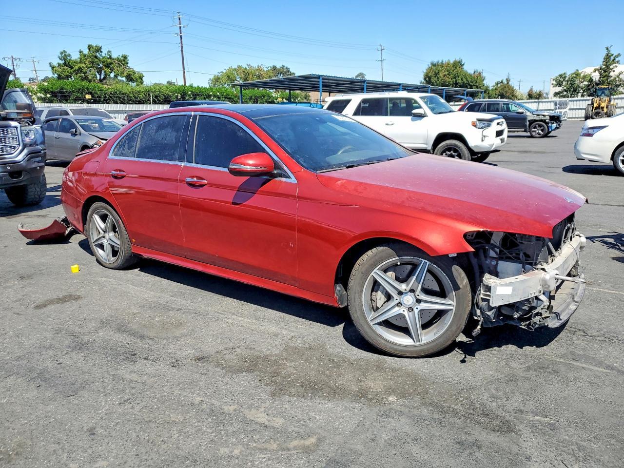2017 Mercedes-Benz E 300 - Фото 4
