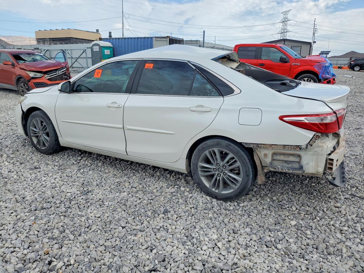 2017 Toyota Camry Se - Фото 2