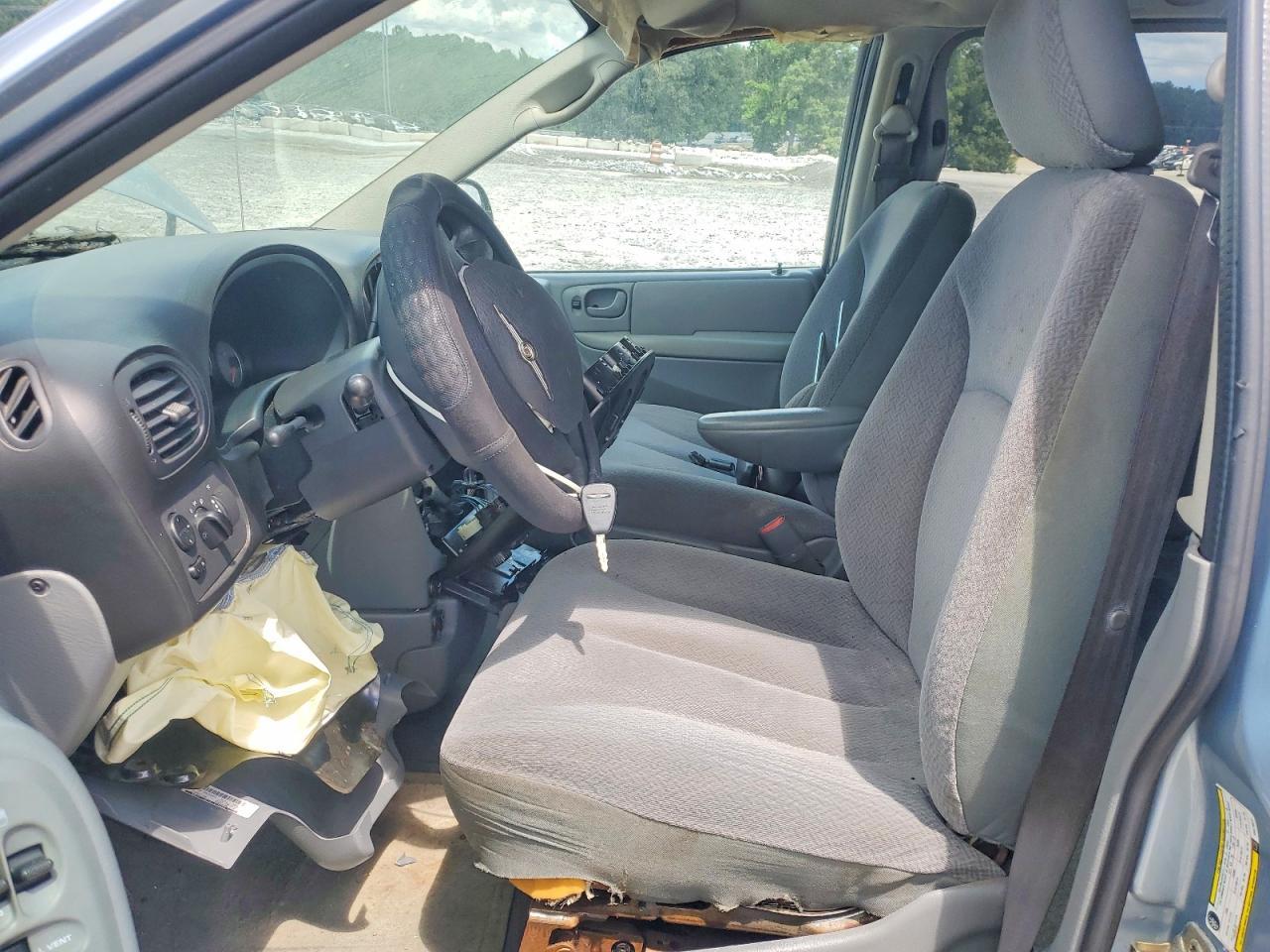 2005 Chrysler Town & Country Lx - Фото 7