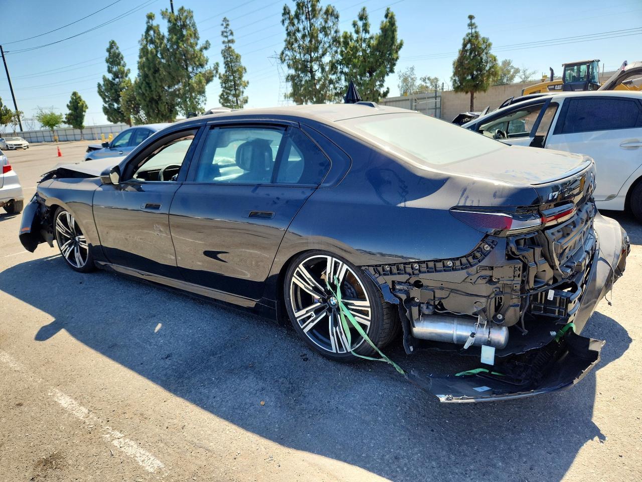 2023 BMW I7 xDrive60 - Фото 2
