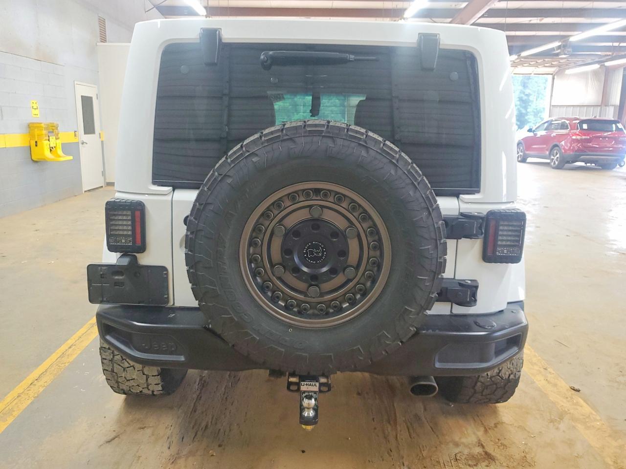 2015 Jeep Wrangler Unlimited Rubicon - Image 6
