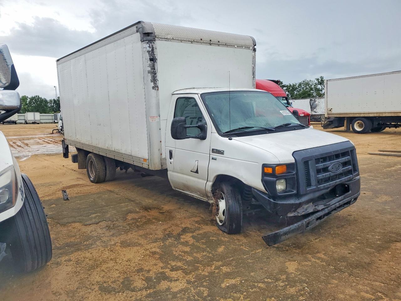 2015 Ford Econoline E350 Super Duty Cutaway Van - Фото 4