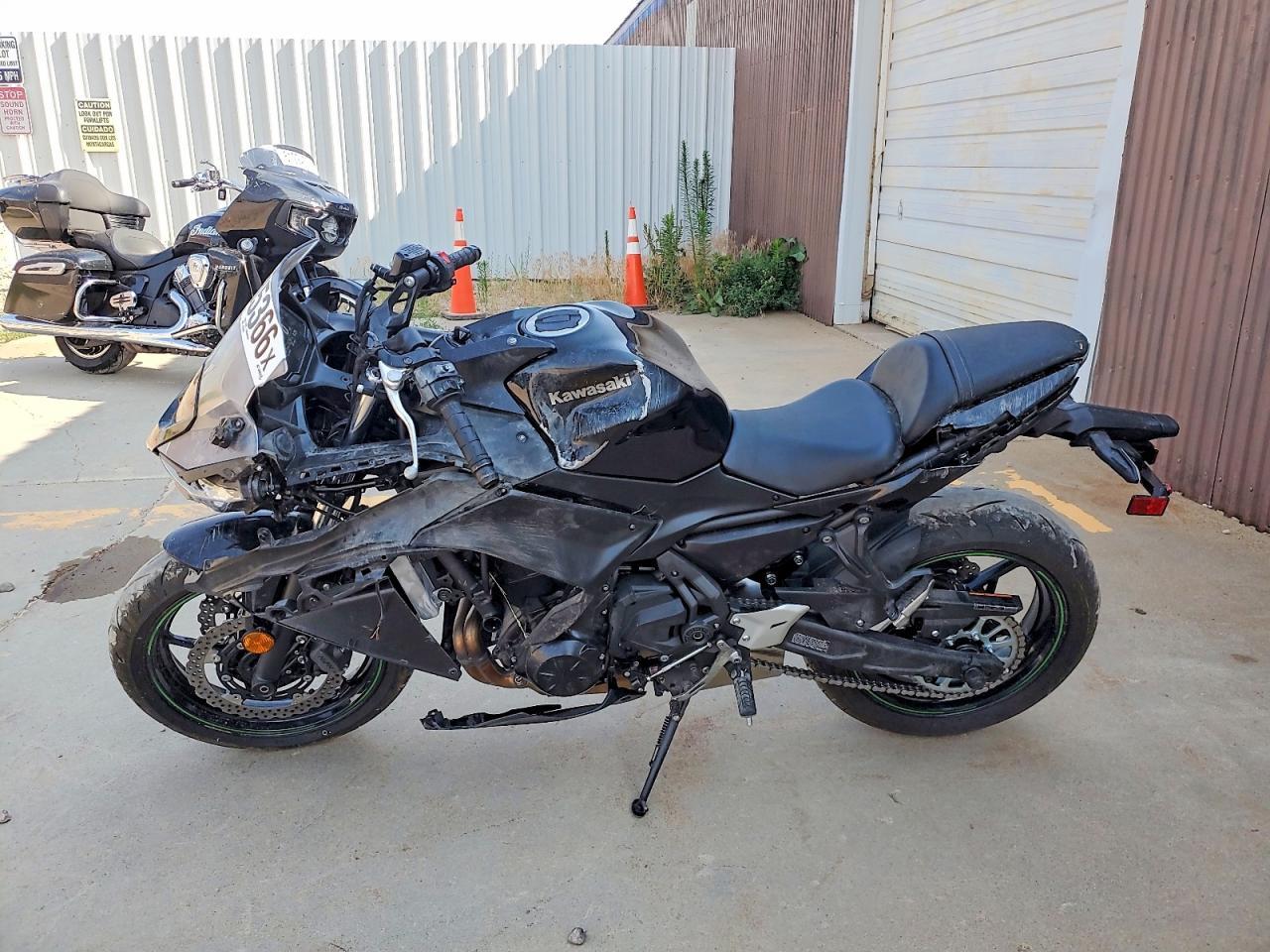 2025 Kawasaki Ex650 R - Image 3