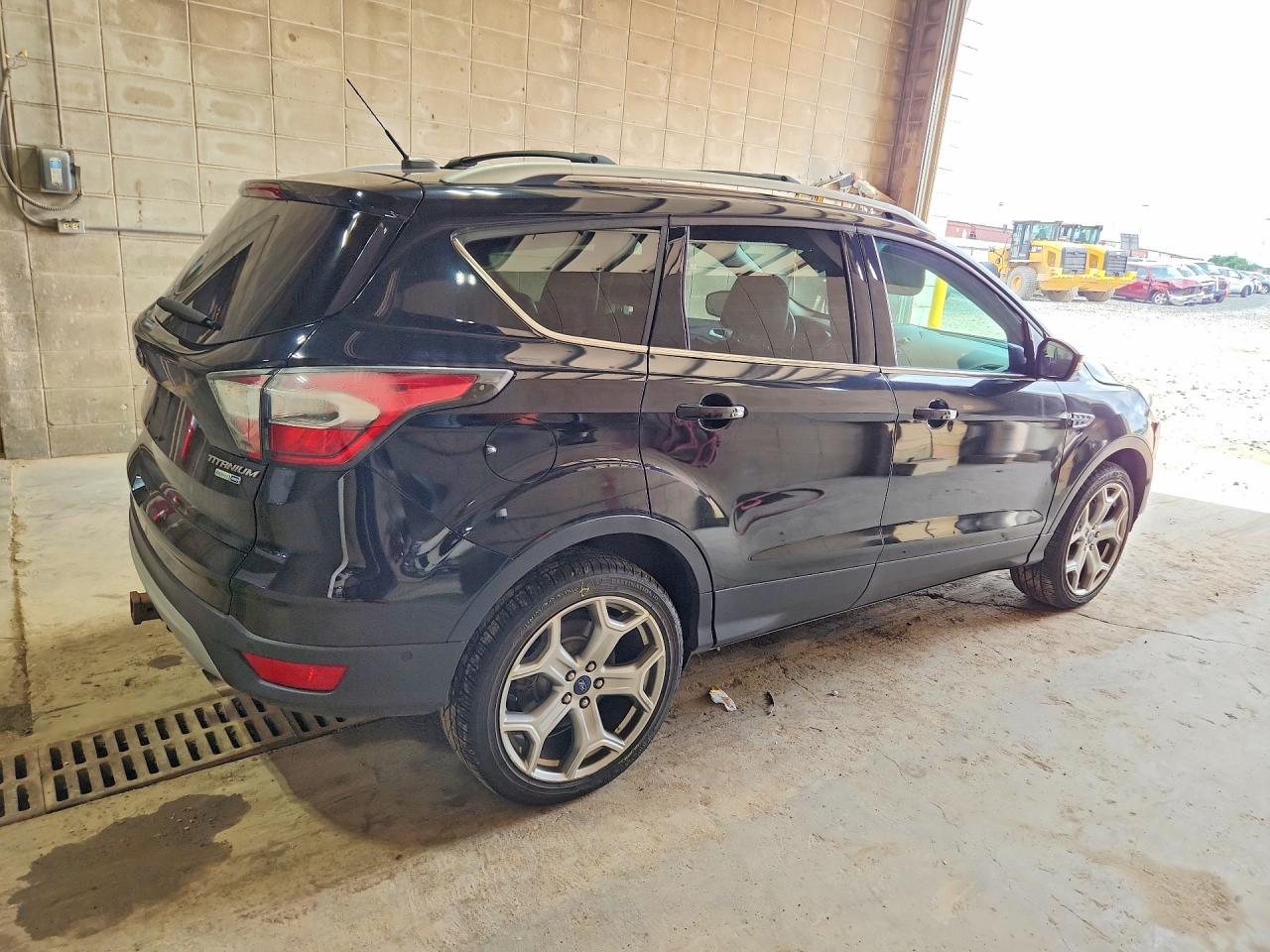 2017 Ford Escape Titanium - Image 3