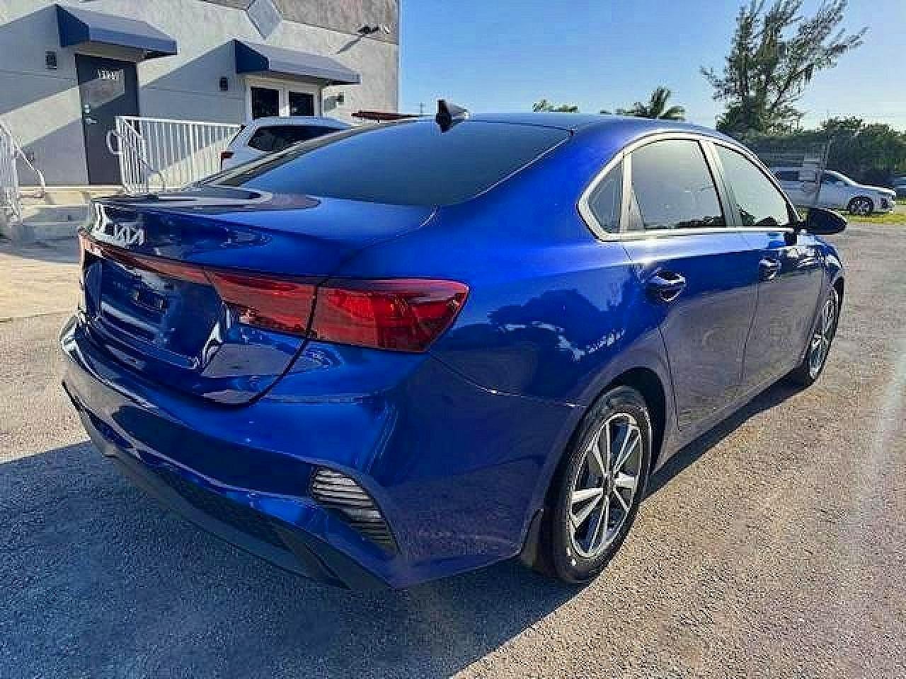 2022 Kia Forte Lxs - Image 3