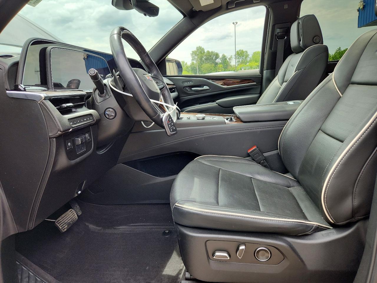 2024 Cadillac Escalade Premium Luxury - Image 7