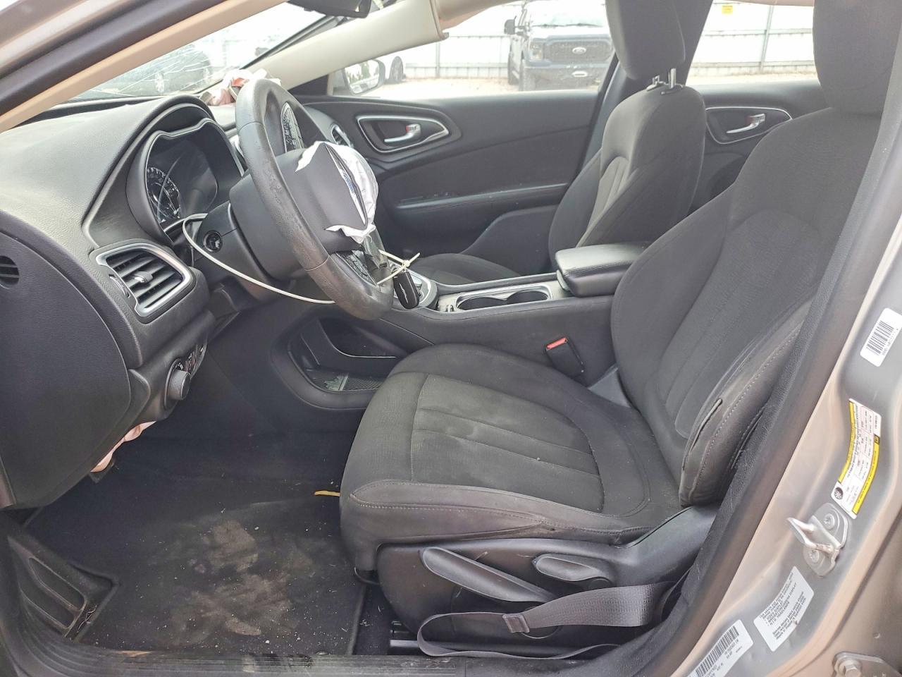 2015 Chrysler 200 Limited - Image 7