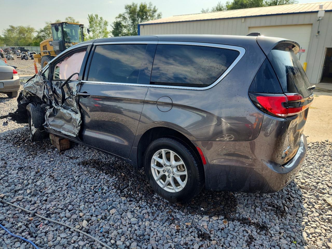2023 Chrysler Pacifica Touring L - Фото 2