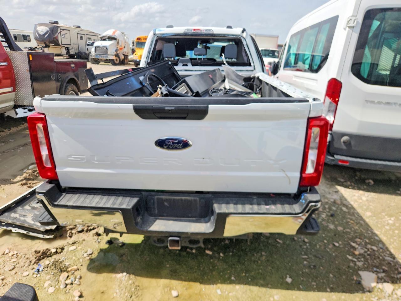 2025 Ford F250 Super Duty - Image 6