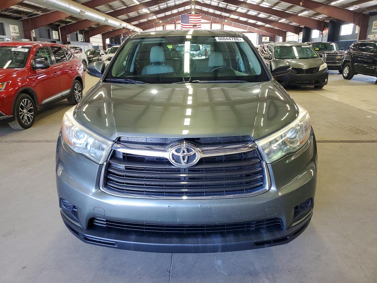 2016 Toyota Highlander Le - Фото 5