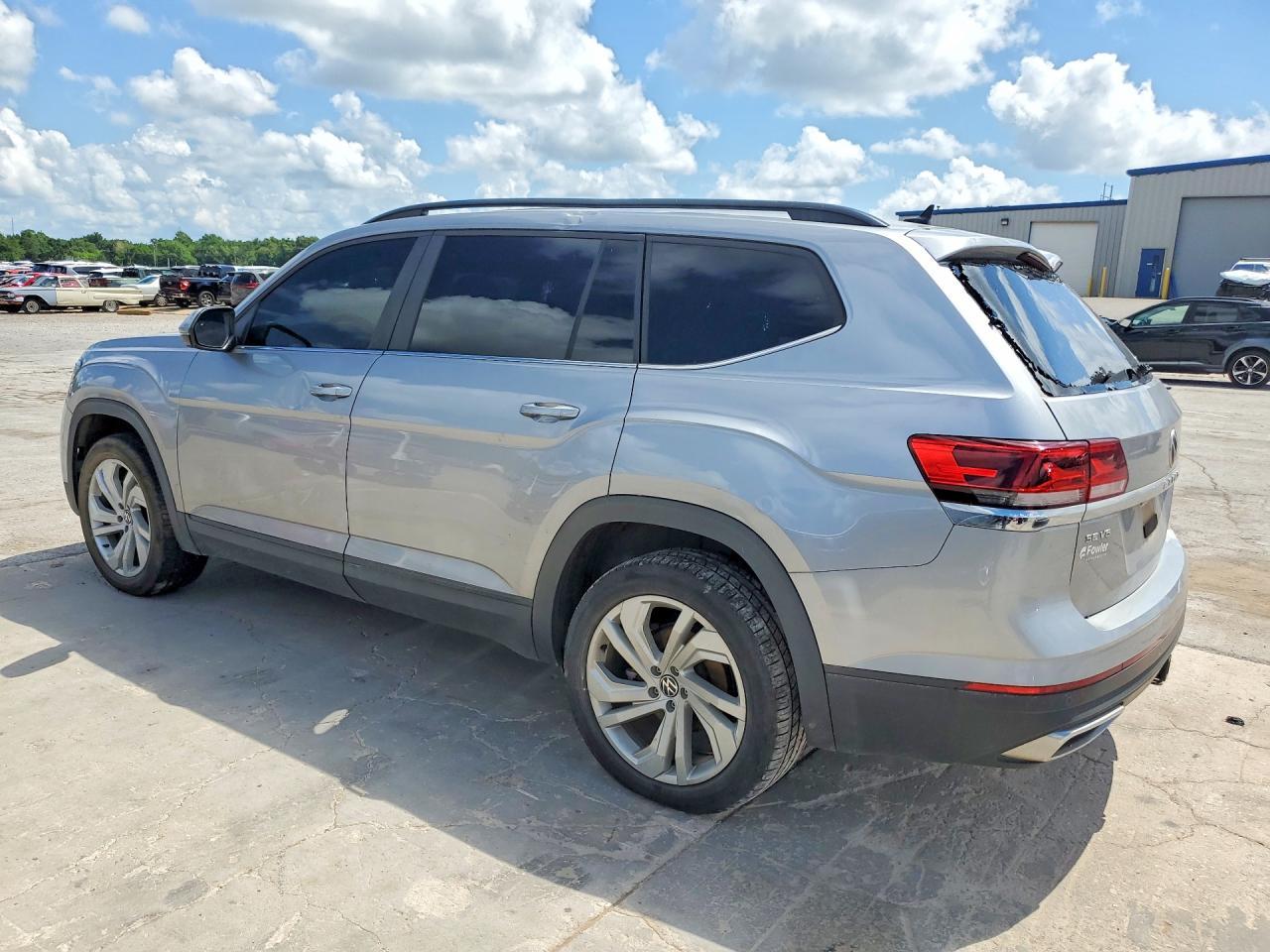 2022 Volkswagen Atlas Se - Фото 2