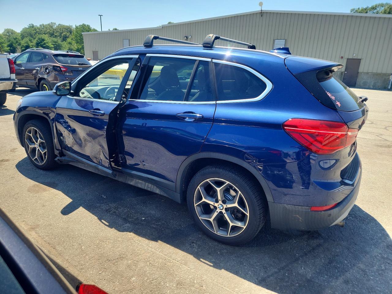 2017 BMW X1 xDrive28I - Фото 2