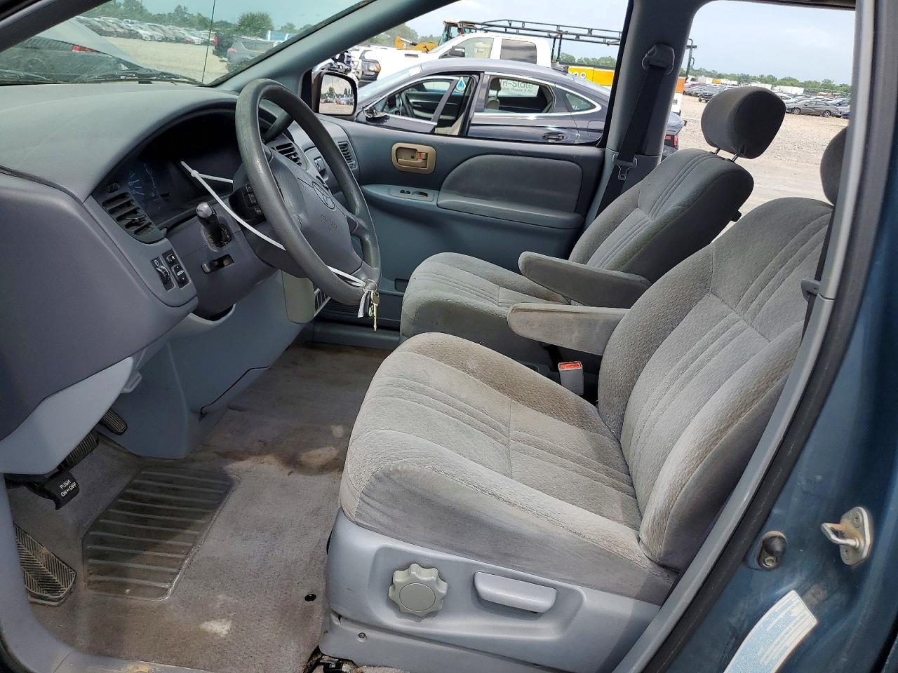 2001 Toyota Sienna Ce - Фото 7