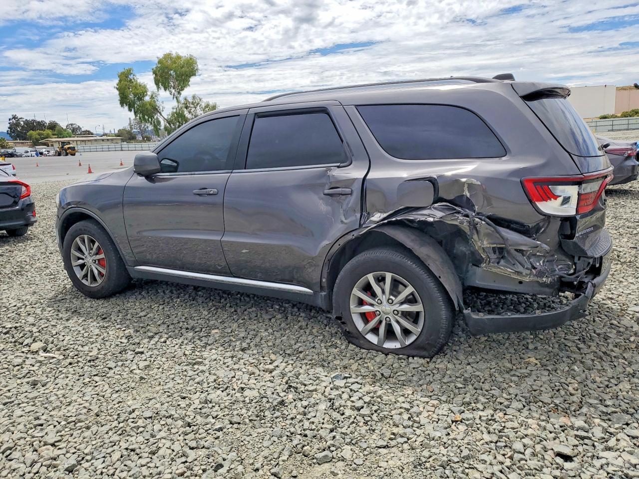 2016 Dodge Durango Sxt - Image 2