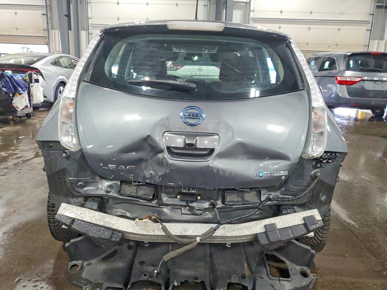 2017 Nissan Leaf S - Image 6
